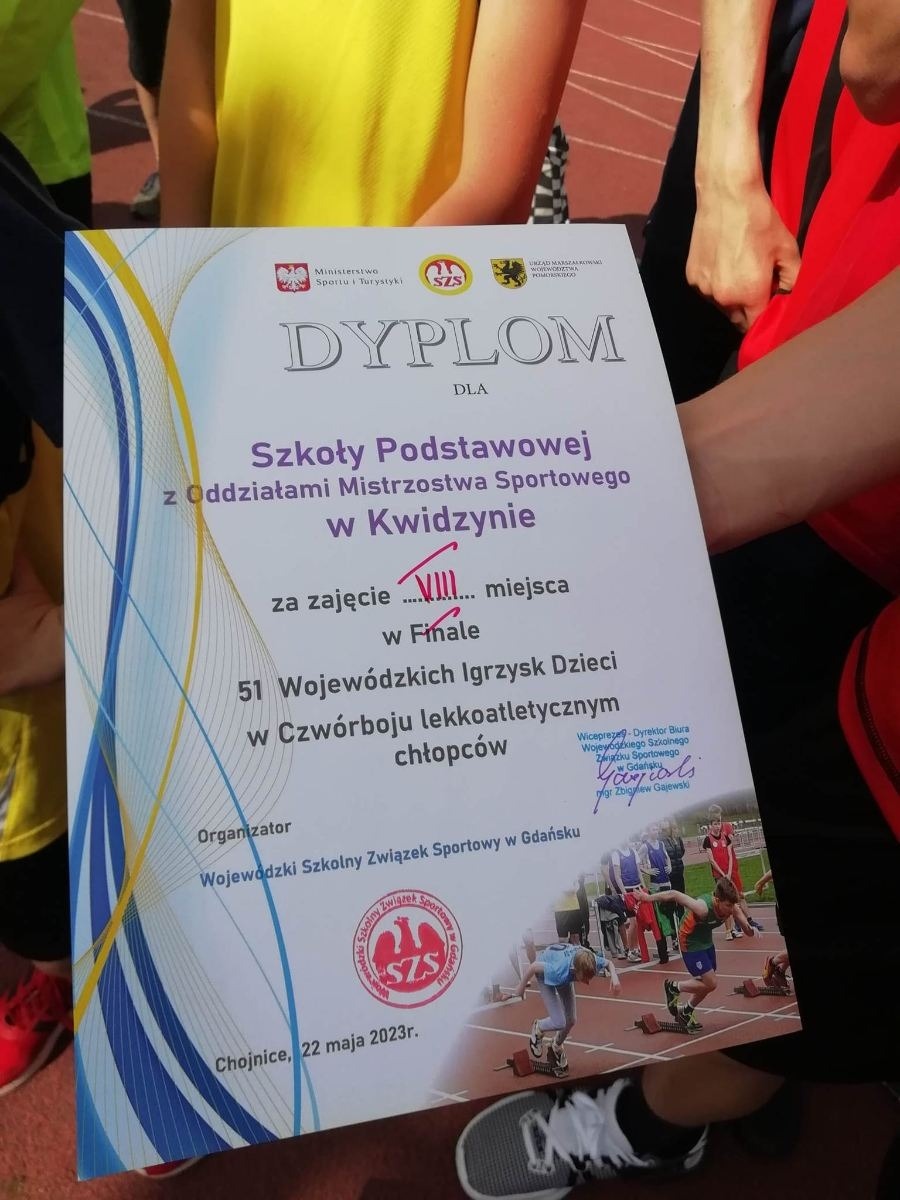 dyplom VIII miejsce dla chłopców