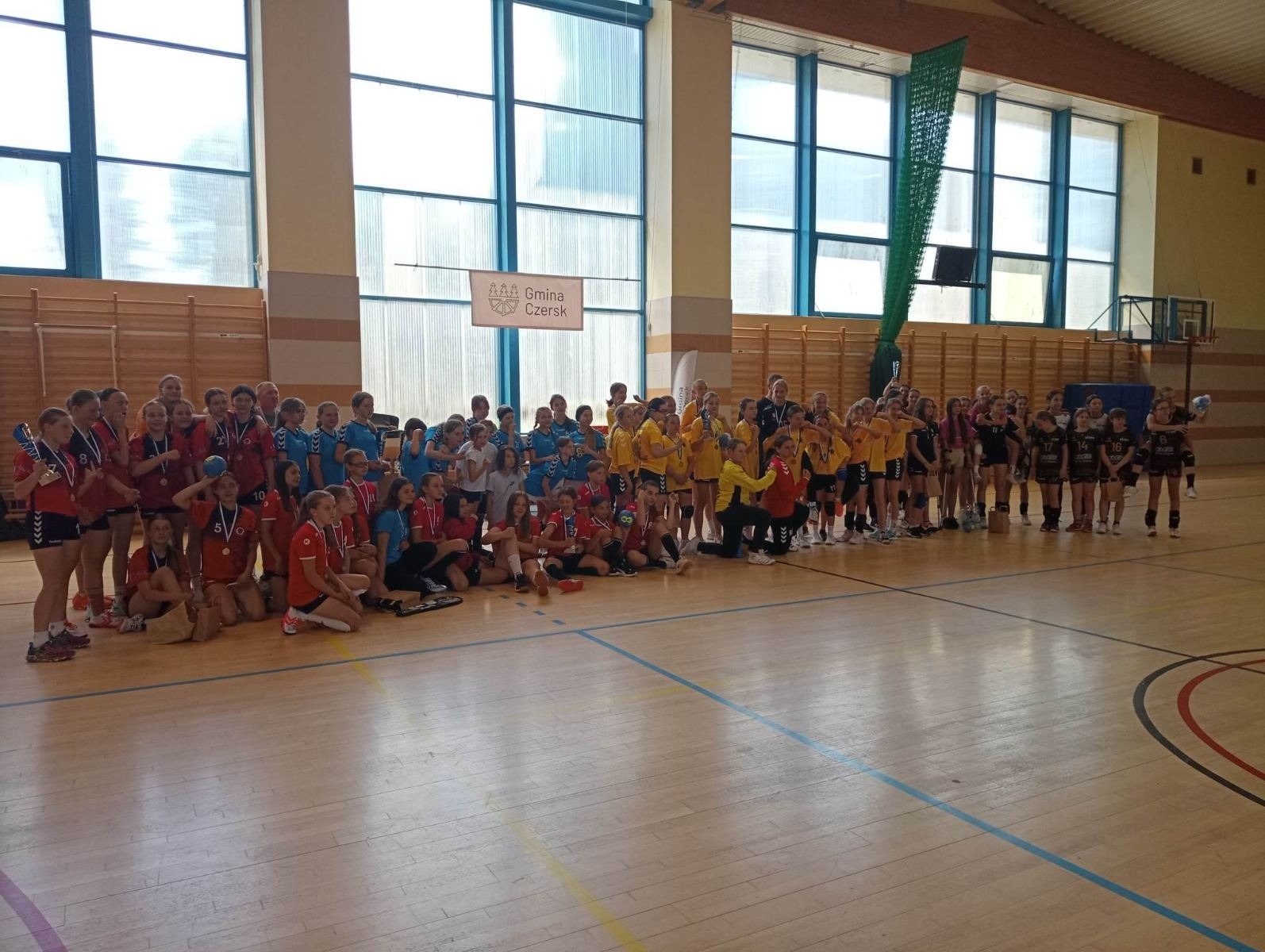 zdjęcie grupowe drużyn 