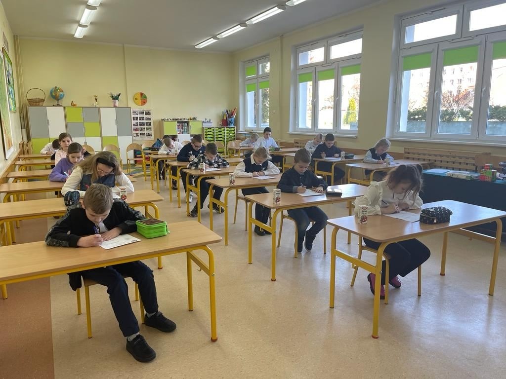 uczniowie podczas konkursu