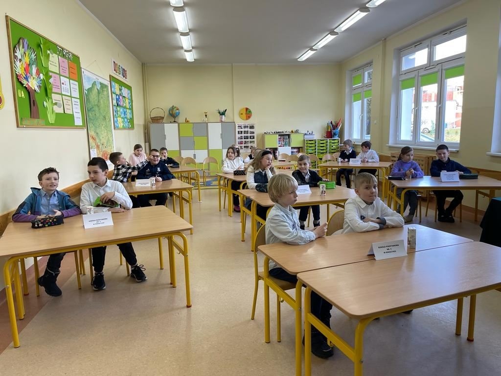 uczniowie podczas konkursu