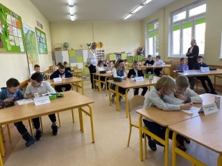 uczniowie podczas konkursu