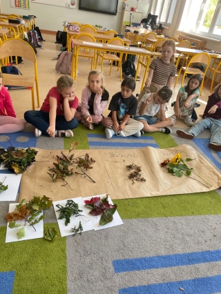 Dzieci robią zielnik