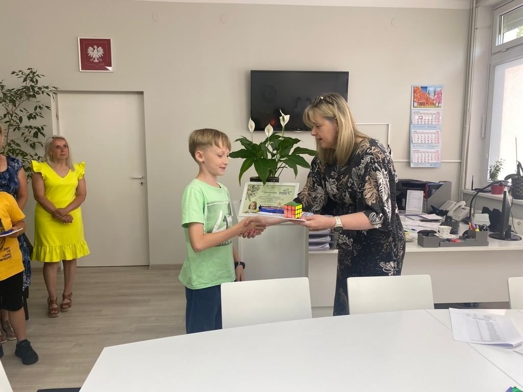 wręczanie dyplomów uczniom