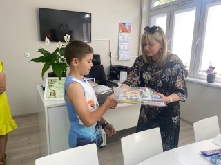 wręczanie dyplomów uczniom