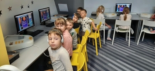 Dzieci przy komputerach