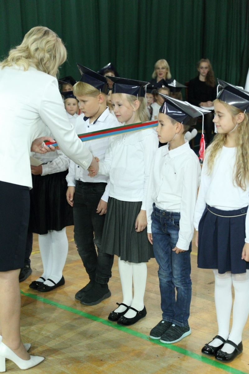 Pani Dyrektor  dokonuje PASOWANIA