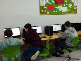 kółkowicze projektują w środowisku Tinkercad