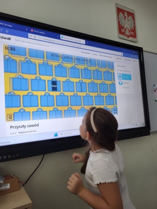 dzieci-tablica multimedialna