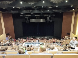 widok sceny Teatru z 9 rzędu