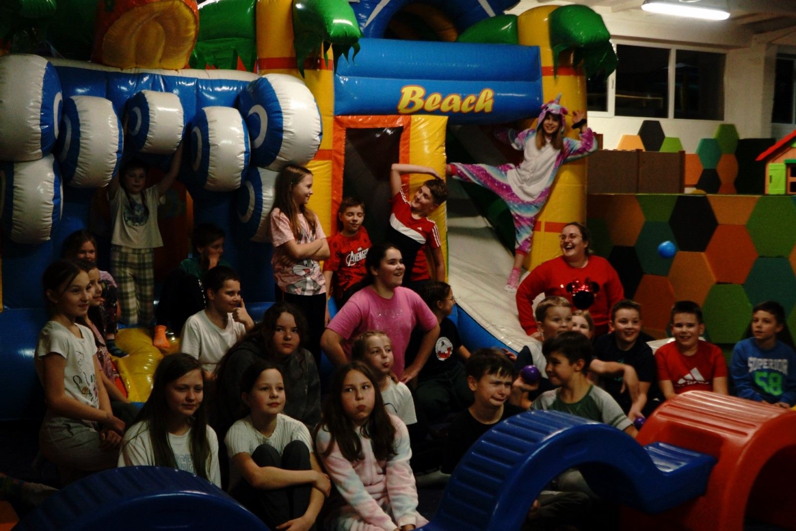 uczniowie z klas 4c i 4d