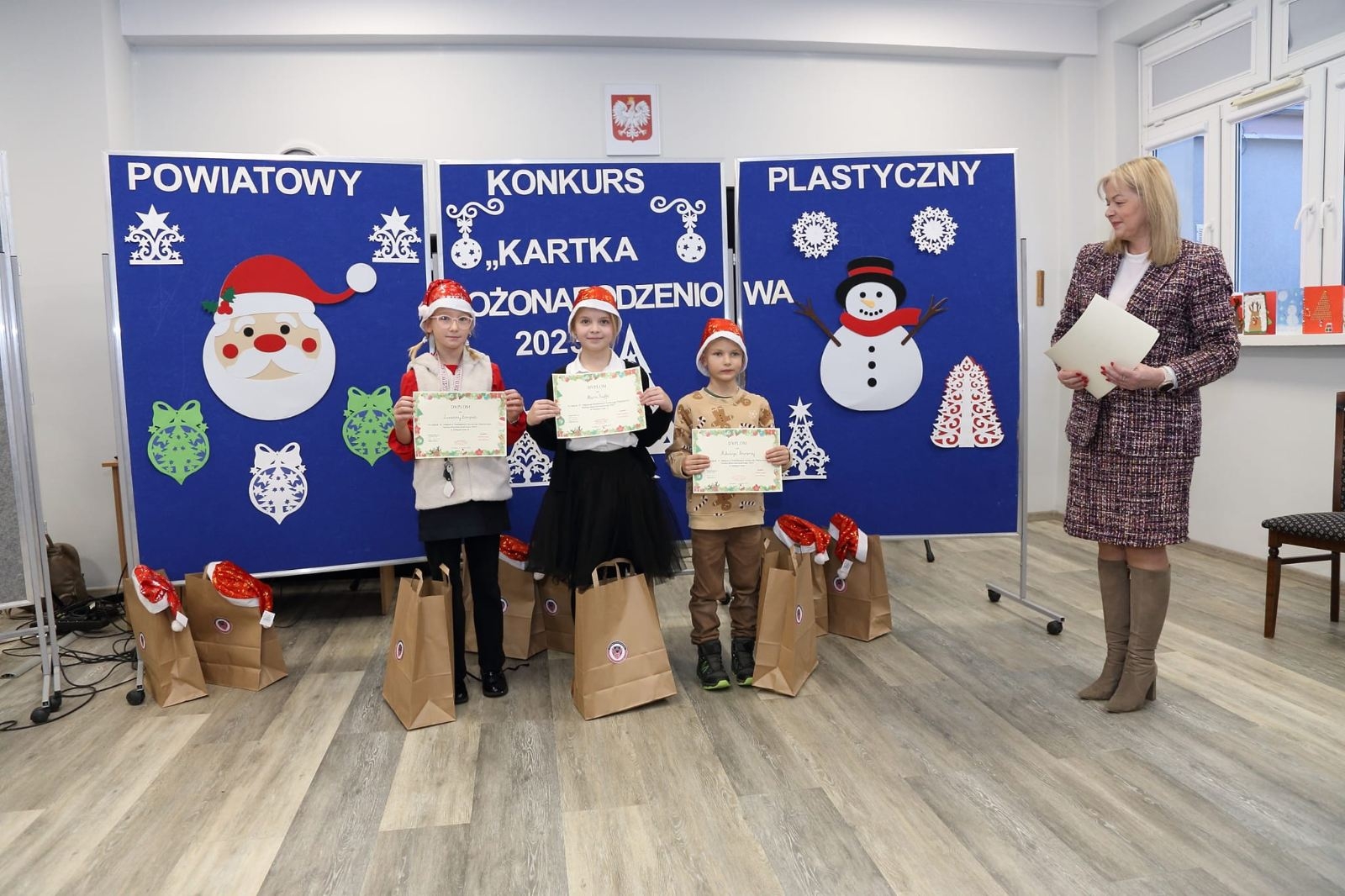 dzieci z Panią dyrektor