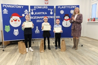 dzieci z Panią dyrektor