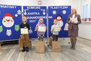 dzieci z Panią dyrektor