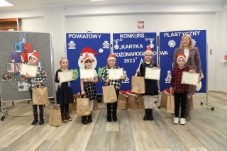 dzieci z Panią dyrektor