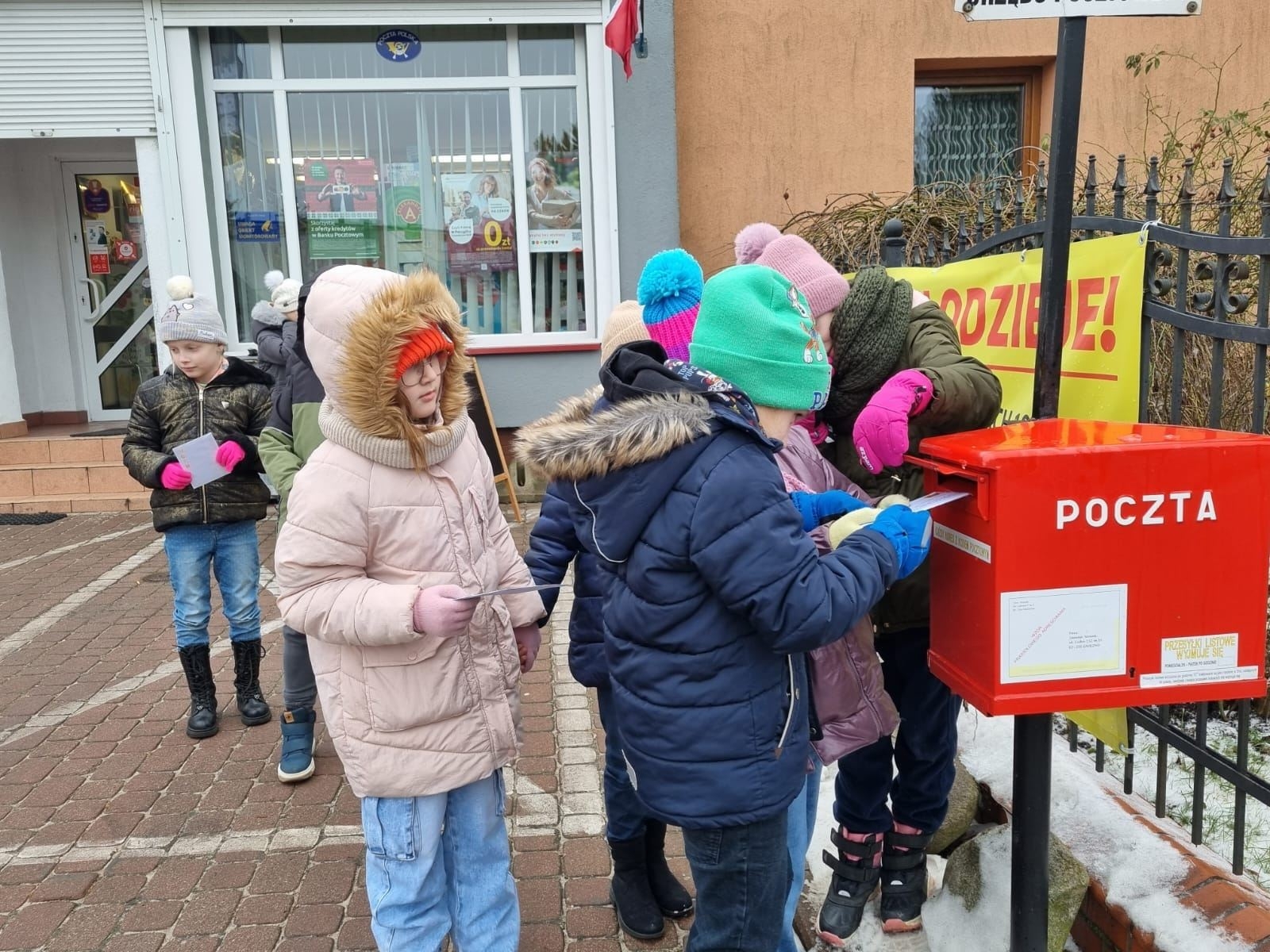 Dzieci wysyłają listy