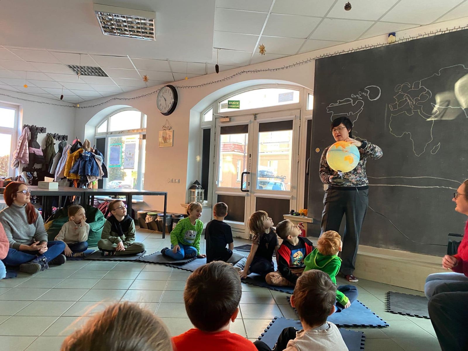 dzieci na zajęciach