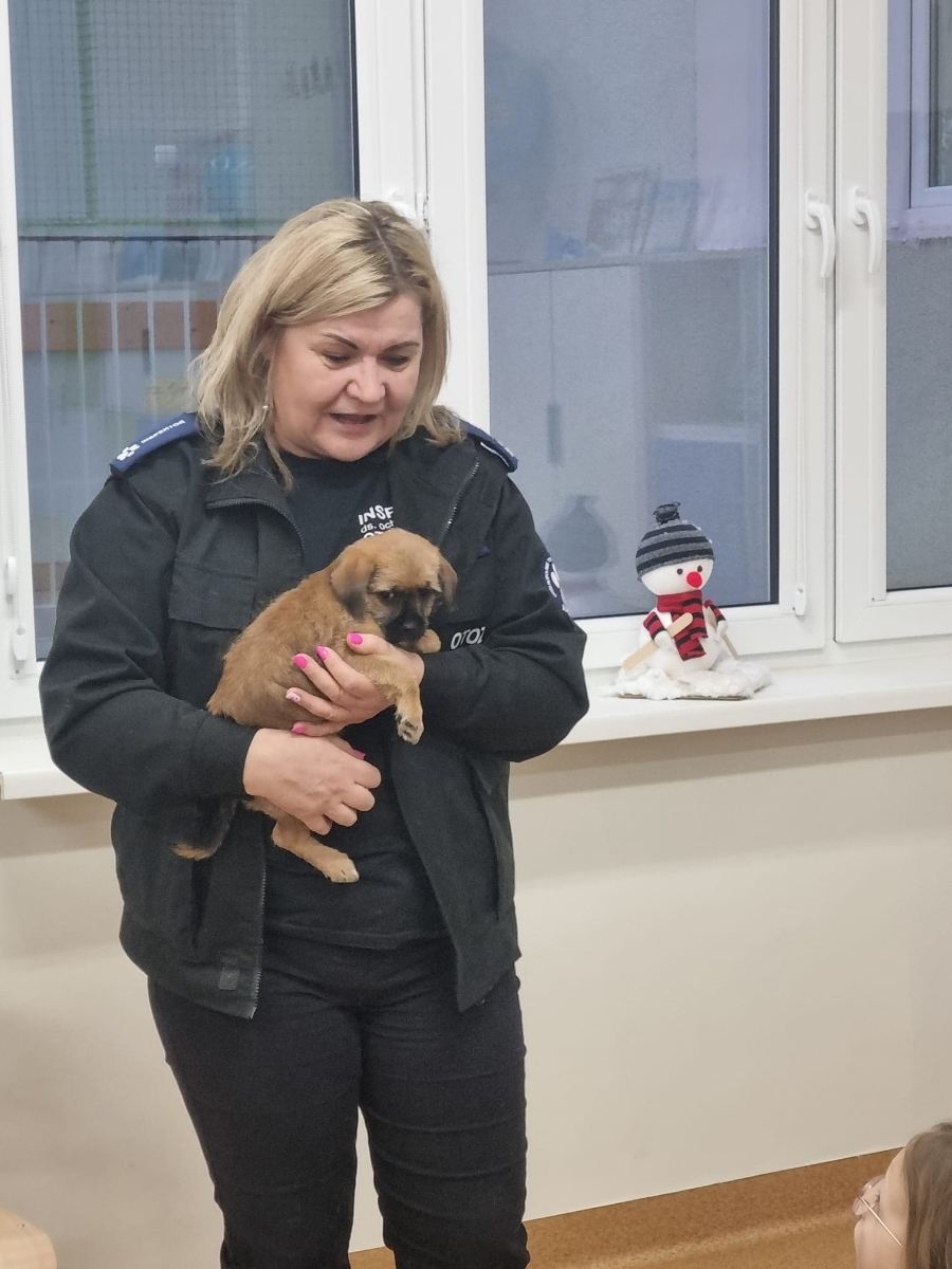 Wolontariuszka z psem