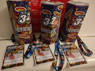 wolontariusze - puszki