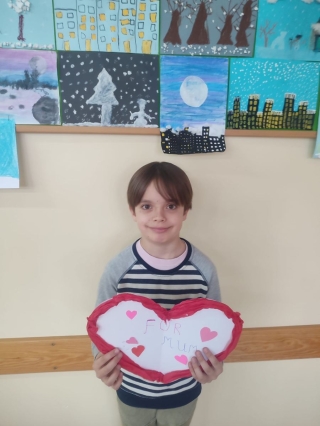 Dziecko z walentynką