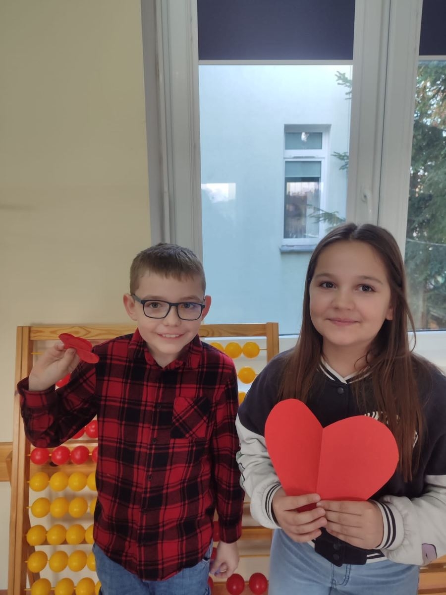 Dzieci z walentynkami
