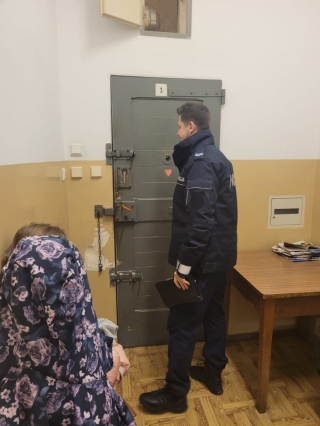 Dzieci z policjantem