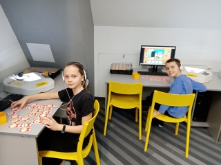 Dzieci przy komputerach