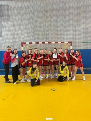 drużyna dziewcząt z kl. 6a i 6b