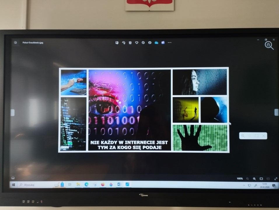 klasy 7 komponowali plakaty nt. bezpieczeństwa w Internecie