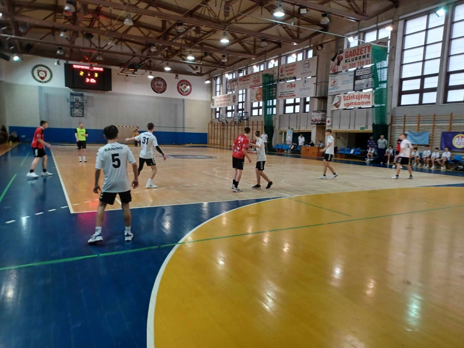 podczas gry na boisku