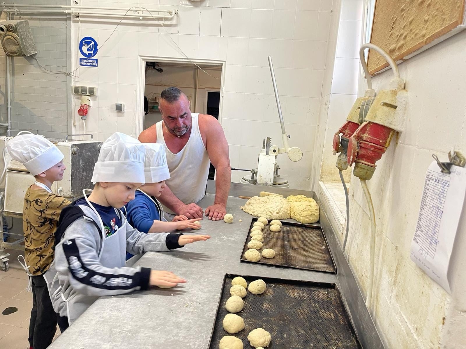 Dzieci w piekarni