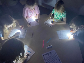 Dzieci wykonują zadania