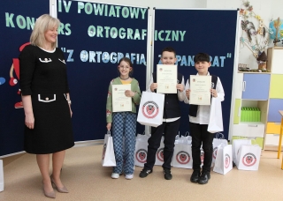 Dzieci z Panią Dyrektor