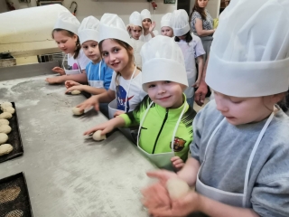 Dzieci w piekarni