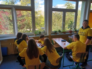 drużyny podczas wykonywania zadań