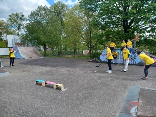 drużyny podczas wykonywania zadań