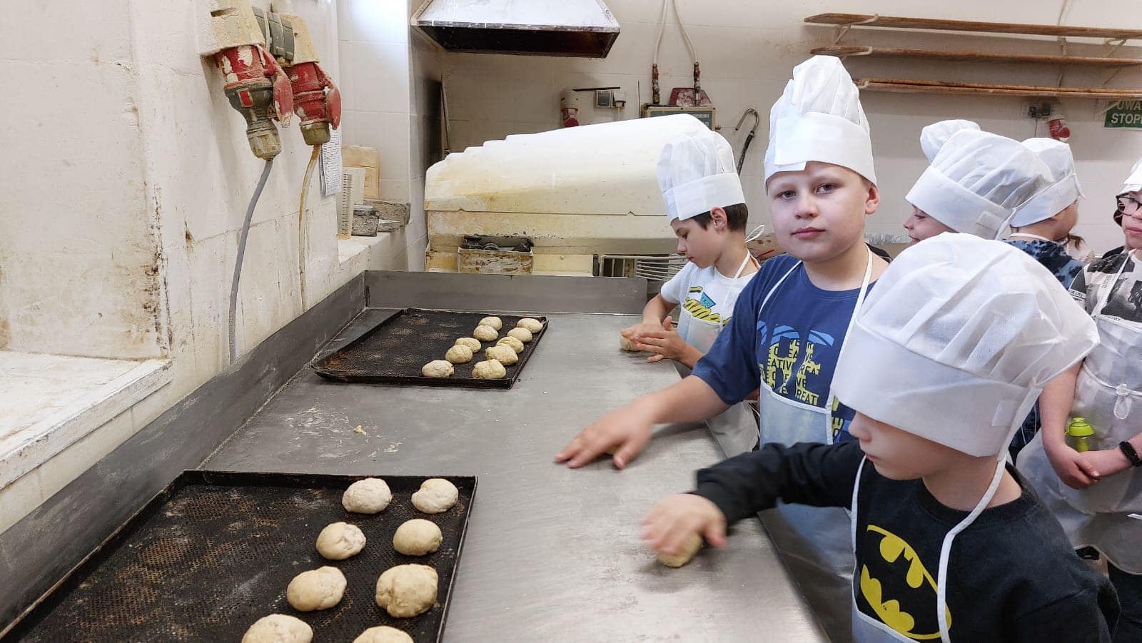 Dzieci w piekarni