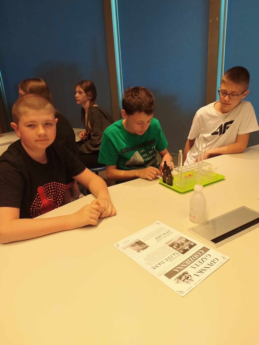 podczas rozwiązywania zagadek kryminalnych