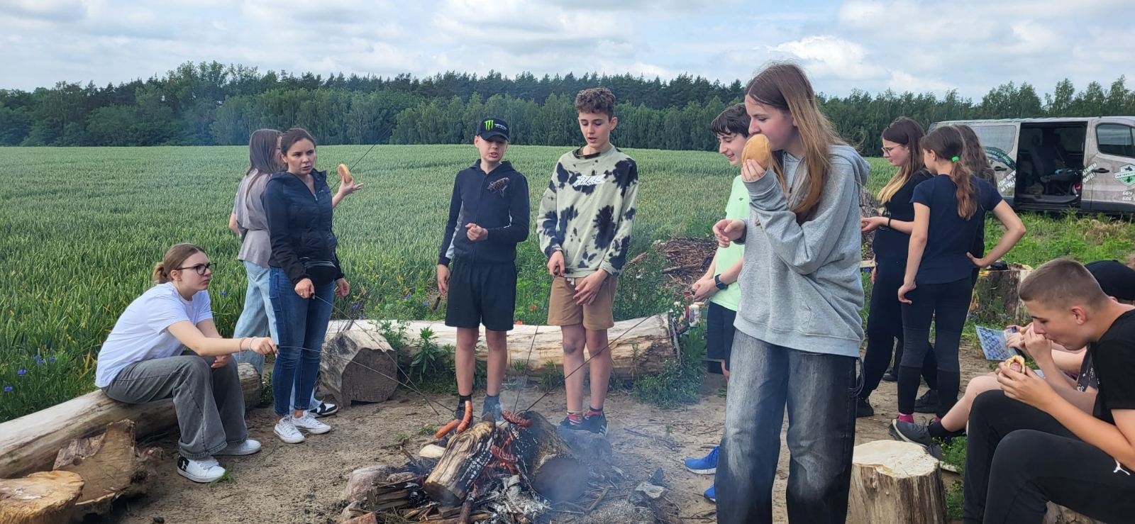 uczniowie 6d w akcji