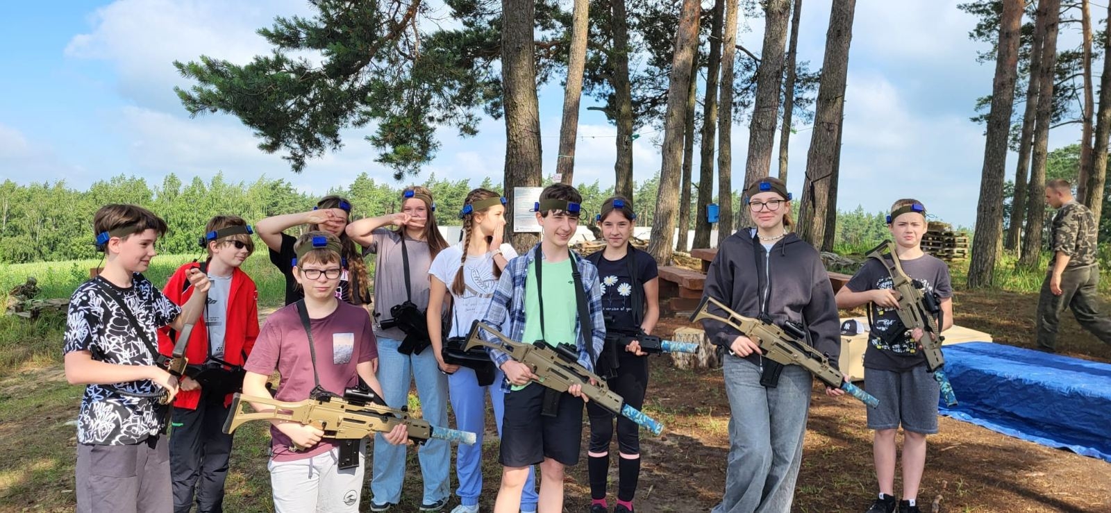 uczniowie 6d w akcji