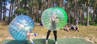 uczniowie 6d podczas zabawy