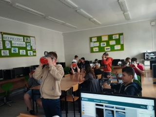 wykorzystujemy okulary VR