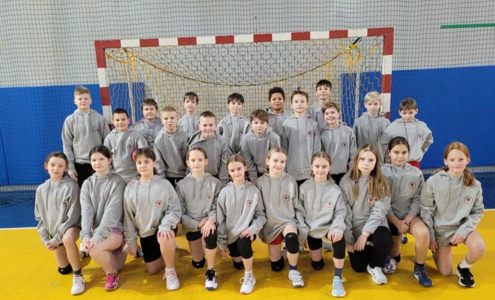 4a w nowych strojach