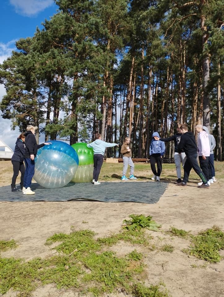 integracja klasy - zabawy, gry, ognisko