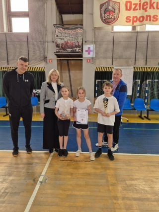 Dzieci, Pani dyrektor i nauczyciele