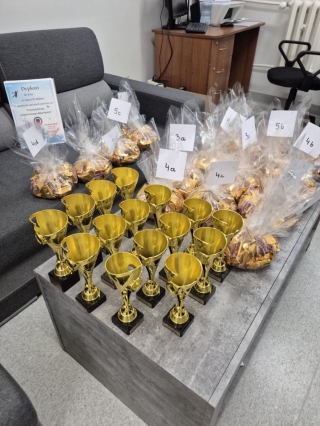 puchary i słodkości dla drużyn