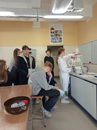 wizyta w średnich szkołach