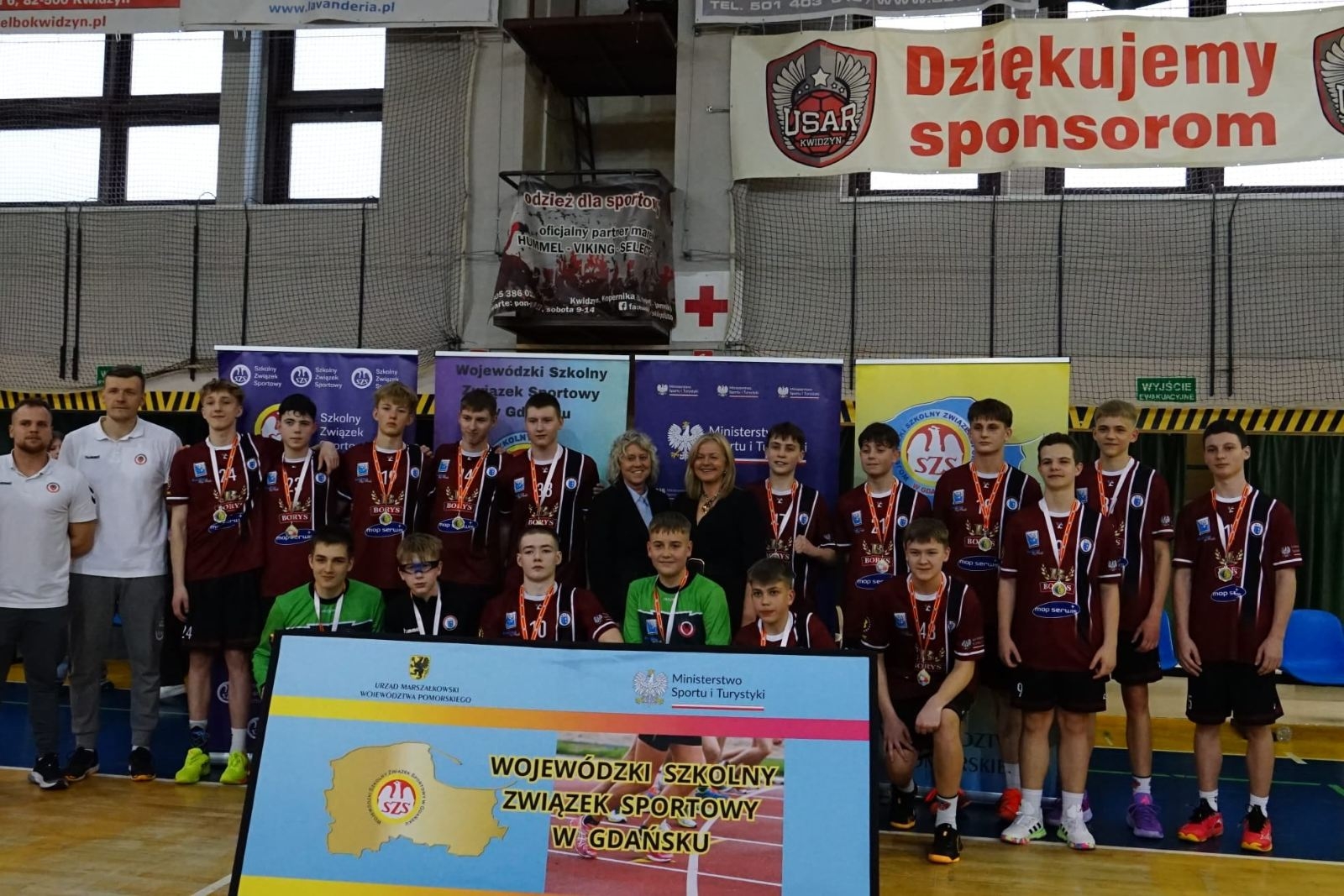 drużyna chłopców z 8a 