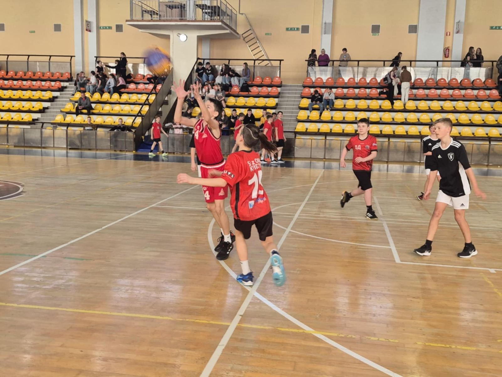 podczas gry na boisku