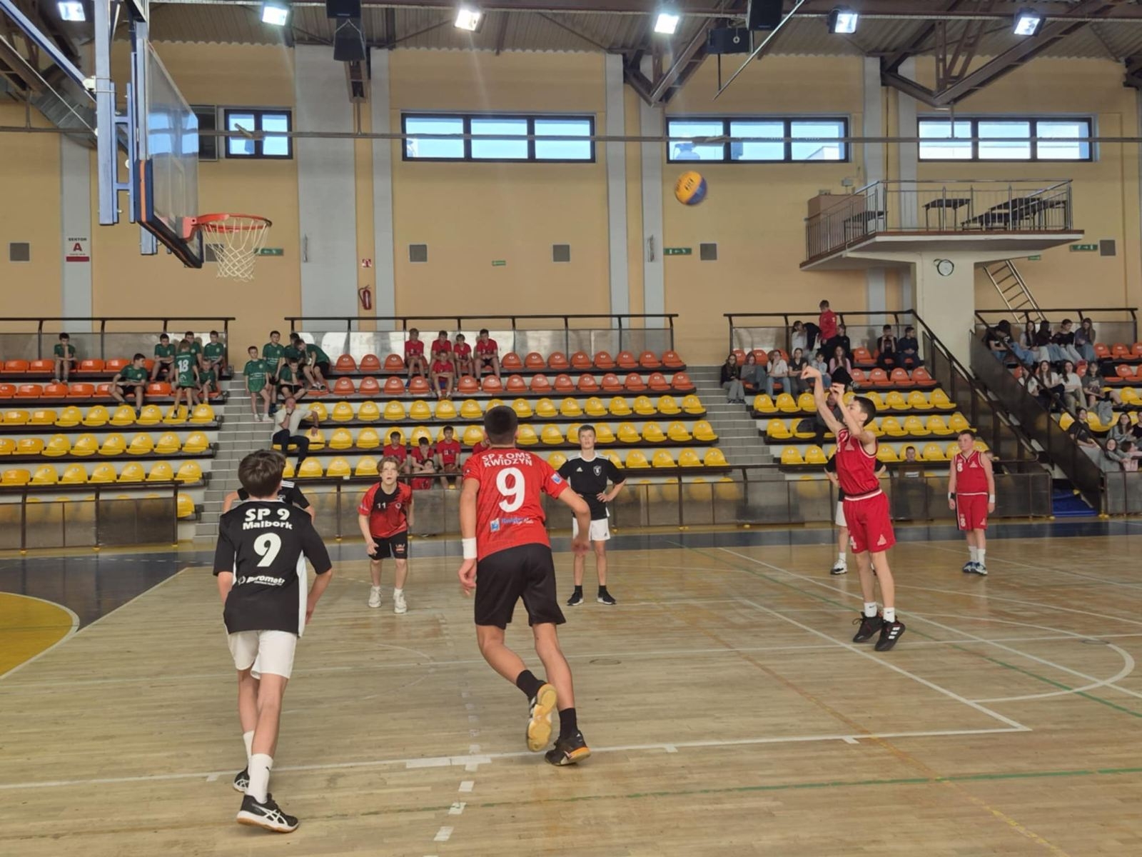 podczas gry na boisku