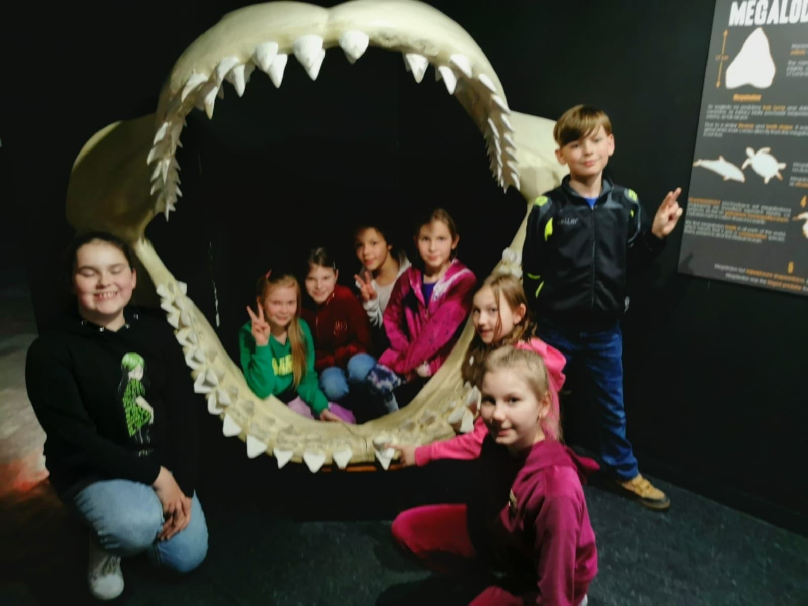 uczniowie zwiedzają Centrum Nauki EXperyment